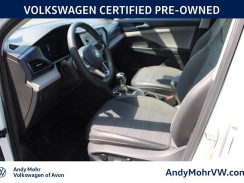 Used 2022 Volkswagen Taos SE w/ Panoramic Sunroof Package AWD/4WD image 16