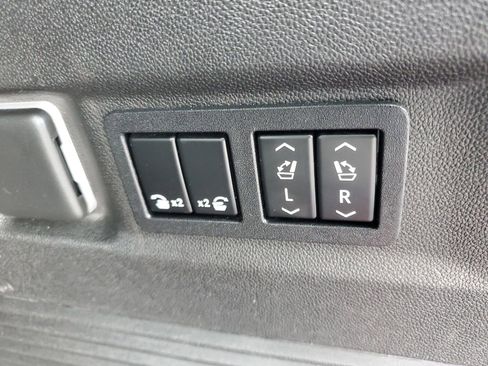 Used 2021 GMC Yukon XL SLT w/ SLT Premium Package image 34