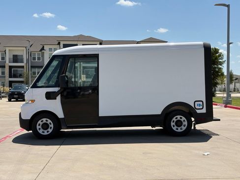 Used 2024 Chevrolet Brightdrop 400 w/ Commercial Equipment Package AWD/4WD image 4