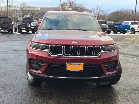 Certified 2024 Jeep Grand Cherokee Laredo X image 5