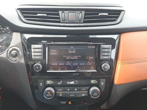 Used 2018 Nissan Rogue SL w/ Premium Package image 22