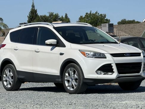 Used 2014 Ford Escape Titanium w/ Equipment Group 401A FWD image 10