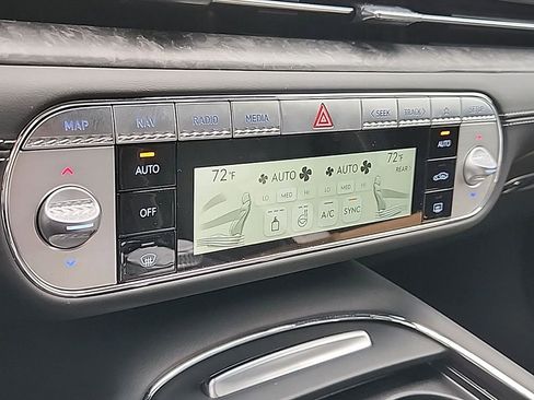 Used 2025 Genesis G90 3.5T image 19