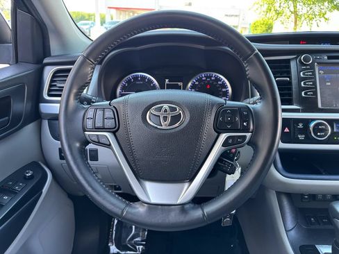 Used 2019 Toyota Highlander Plus AWD/4WD image 31