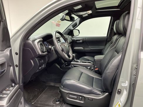 Used 2023 Toyota Tacoma TRD Sport w/ TRD Premium Sport Package AWD/4WD image 3
