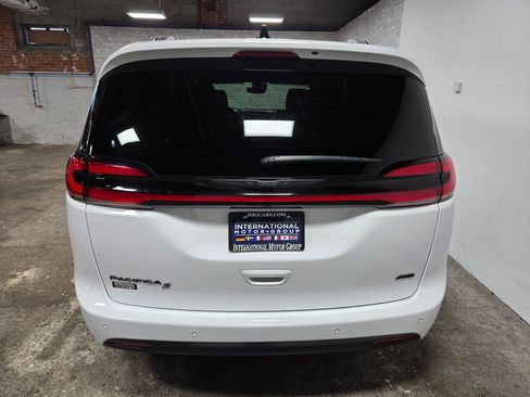 Used 2024 Chrysler Pacifica Touring-L w/ S Appearance Package AWD/4WD image 55