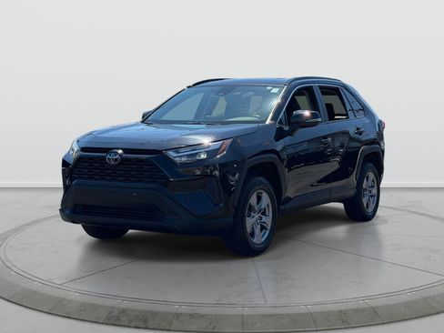 Used 2024 Toyota RAV4 LE AWD/4WD image 3