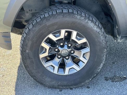 Used 2021 Toyota Tacoma TRD Off-Road w/ Technology Package image 10