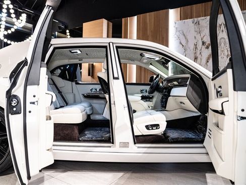Used 2026 Rolls-Royce Phantom Sedan RWD image 17
