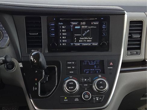 Used 2016 Toyota Sienna XLE image 12