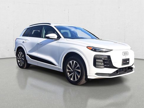 Certified 2025 Audi Q6 e-tron Premium w/ Convenience Package image 3
