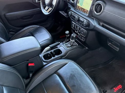Used 2020 Jeep Gladiator Overland image 16