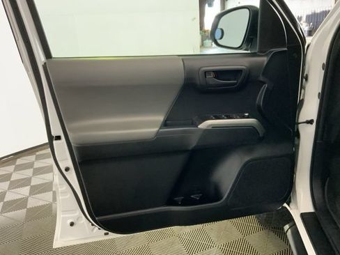 Used 2017 Toyota Tacoma SR5 w/ Tow Package AWD/4WD image 17