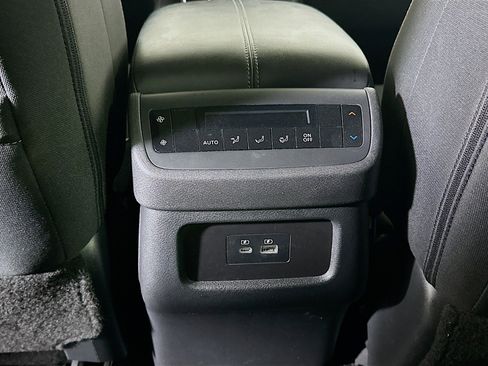 Used 2025 Nissan Pathfinder SV image 27