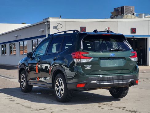 Used 2024 Subaru Forester Premium image 9