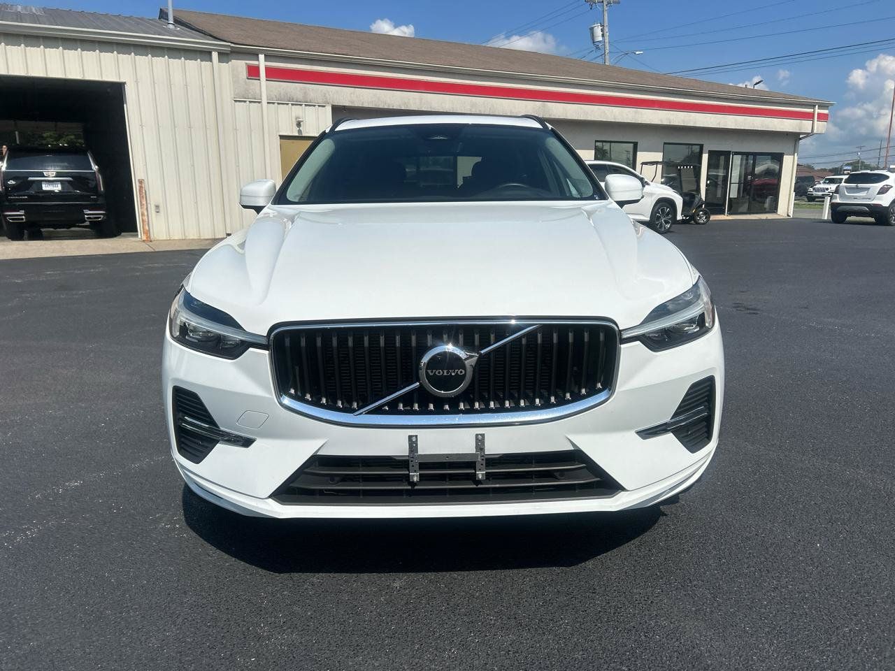 Used 2022 Volvo XC60 B5 Momentum AWD/4WD image 2