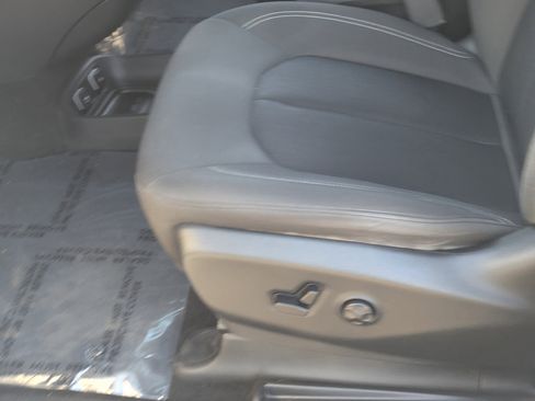 Used 2019 Chrysler Pacifica Touring Plus w/ S Appearance Package image 18