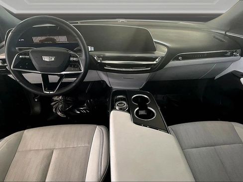 Certified 2024 Cadillac Lyriq Luxury AWD/4WD image 7