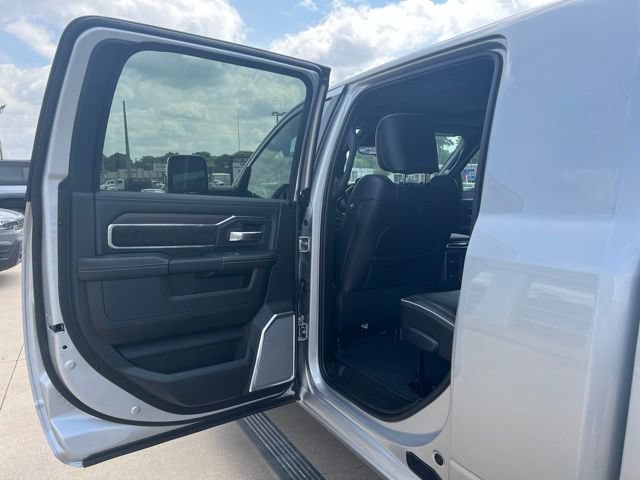 New 2026 RAM 2500 Laramie AWD/4WD image 12