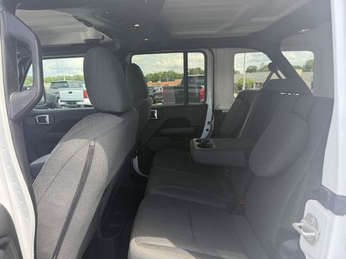 Used 2024 Jeep Wrangler Unlimited Sahara AWD/4WD image 14