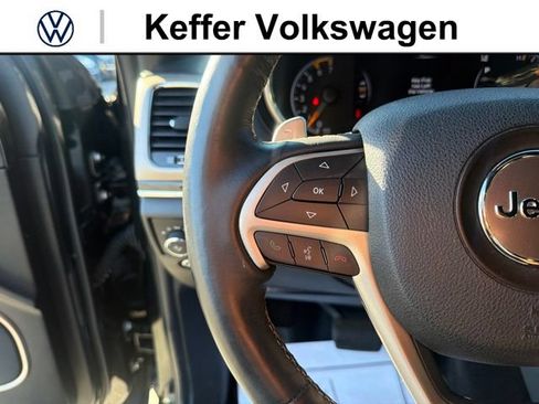 Used 2017 Jeep Grand Cherokee Overland w/ Jeep Active Safety Group AWD/4WD image 18