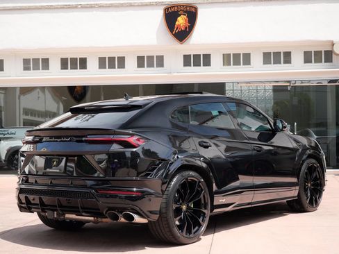 Used 2024 Lamborghini Urus S AWD/4WD image 3