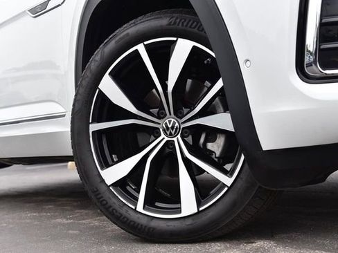 Used 2024 Volkswagen Atlas SEL Premium R-Line AWD/4WD image 3
