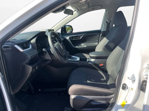 Used 2025 Toyota RAV4 LE AWD/4WD image 11