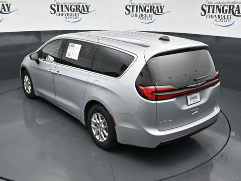 Used 2024 Chrysler Pacifica Touring-L FWD image 25