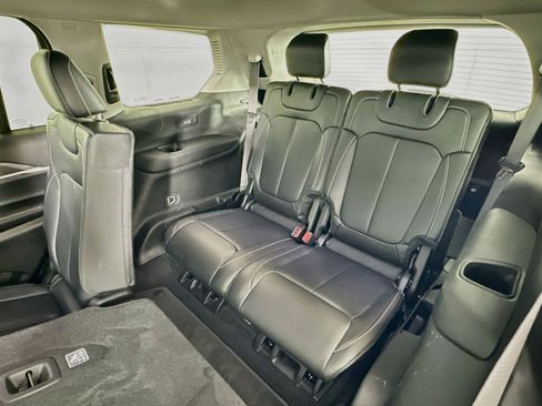 Used 2023 Jeep Grand Cherokee L Limited AWD/4WD image 29