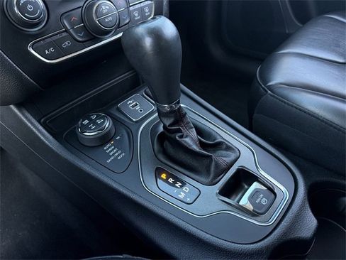 Used 2020 Jeep Cherokee Trailhawk w/ Comfort/Convenience Group image 20