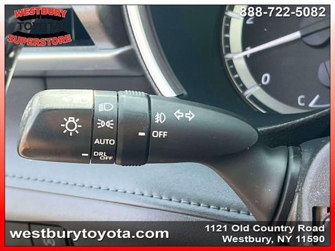 Used 2023 Toyota Highlander XLE AWD/4WD image 27