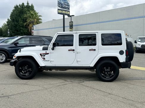 Used 2015 Jeep Wrangler Unlimited Sahara image 8