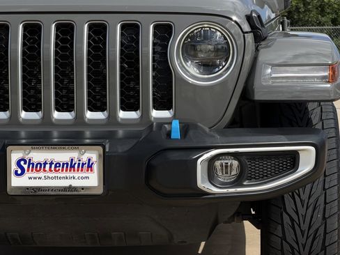 Used 2023 Jeep Wrangler Unlimited Sahara AWD/4WD image 8