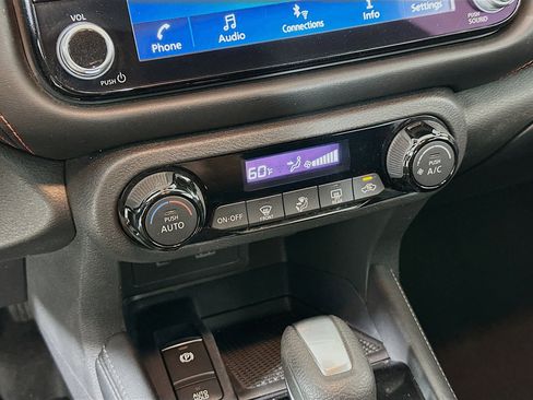 Used 2024 Nissan Kicks SR image 22