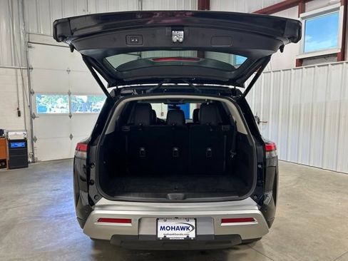Used 2025 Nissan Pathfinder SL AWD/4WD image 20