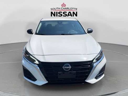 Used 2025 Nissan Altima 2.5 SV FWD image 2