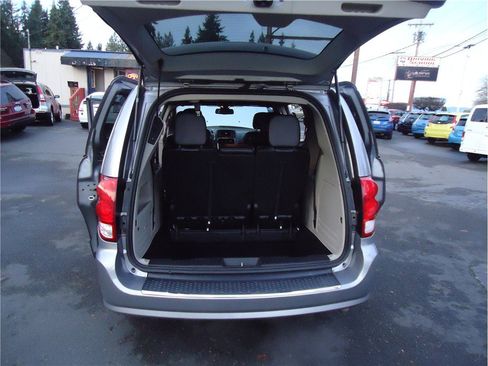 Used 2019 Dodge Grand Caravan SXT image 19