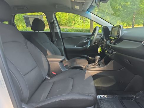 Used 2018 Hyundai Elantra GT FWD image 10