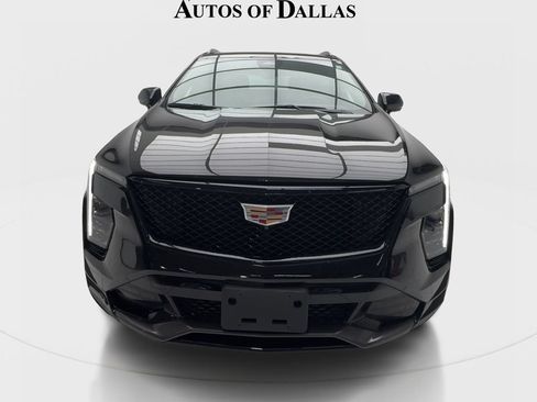 Used 2025 Cadillac XT4 Sport FWD image 3
