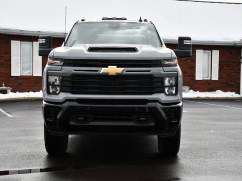 Used 2025 Chevrolet Silverado 2500 Custom w/ Custom Value Package image 2
