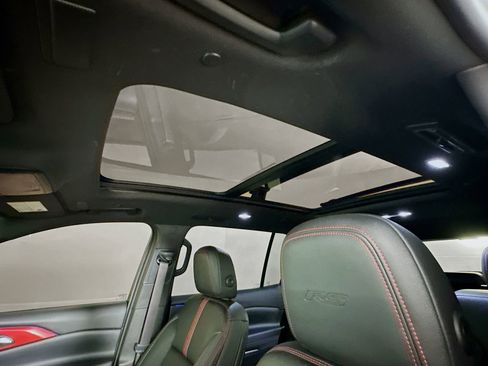 Used 2025 Chevrolet Traverse RS image 24