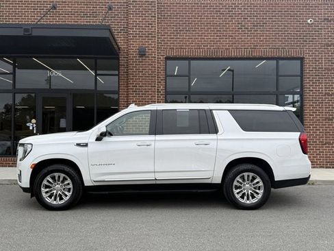Used 2023 GMC Yukon XL SLT w/ SLT Premium Package AWD/4WD image 3