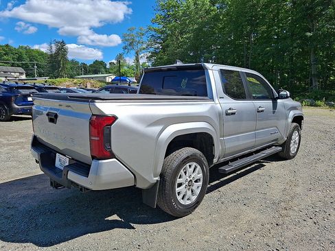 Used 2024 Toyota Tacoma SR5 AWD/4WD image 25
