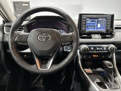 Used 2021 Toyota RAV4 XLE Premium image 8