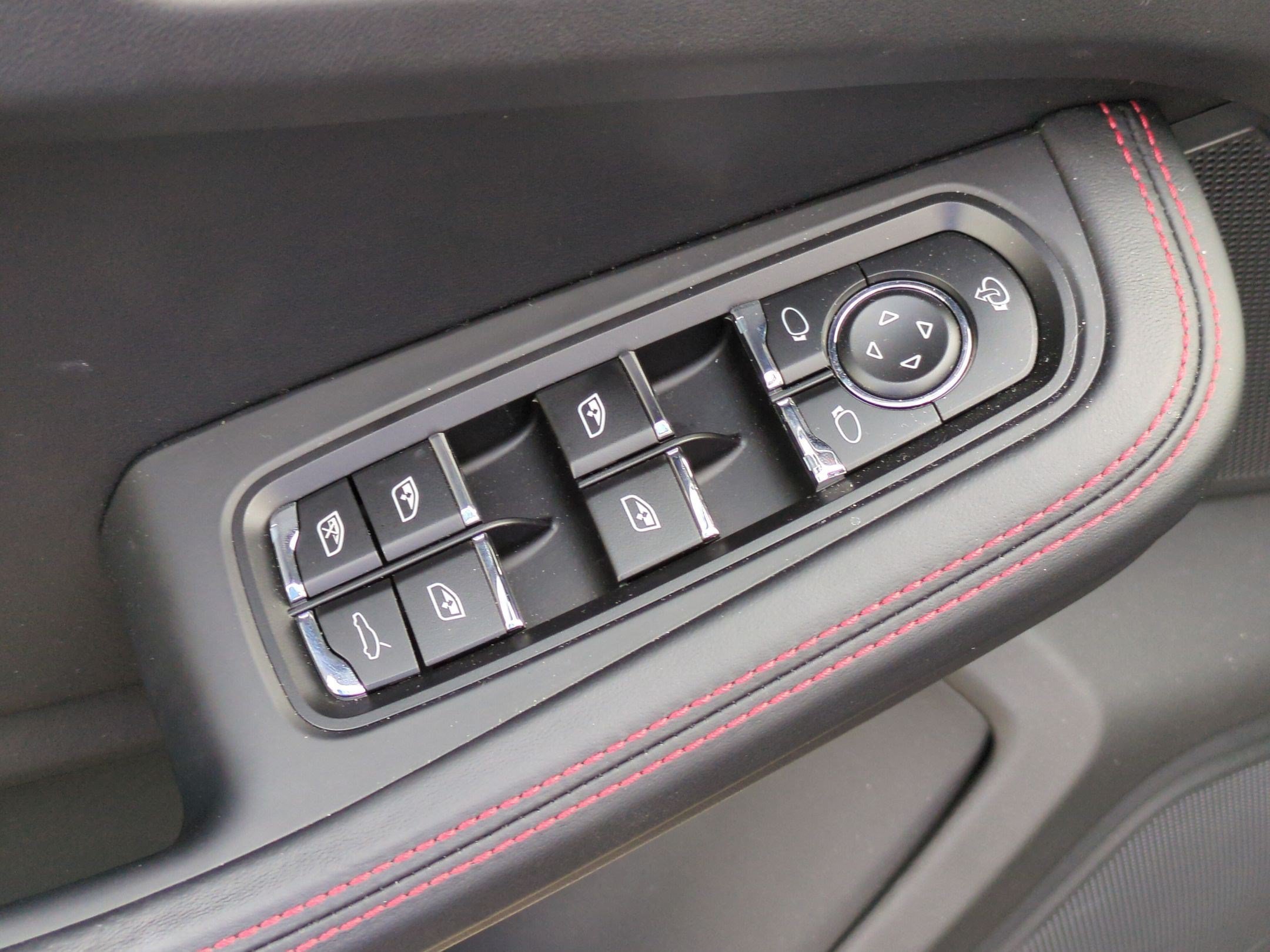 Used 2026 Porsche Macan GTS AWD/4WD image 13