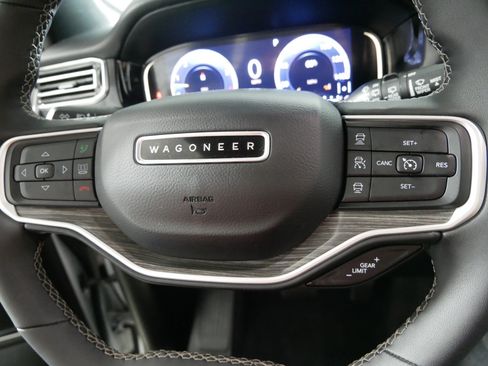 Used 2022 Jeep Wagoneer Series III w/ Premium Group I AWD/4WD image 25