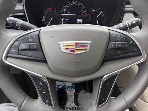 Used 2018 Cadillac XT5 Luxury w/ Driver Awareness Package image 22