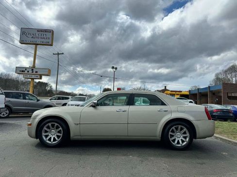 Used 2006 Chrysler 300 C w/ Navigation & Sound Group II image 8