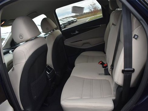 Used 2020 Kia Sorento LX w/ LX I4 Convenience Package image 17